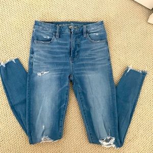 Distressed skinny jeans